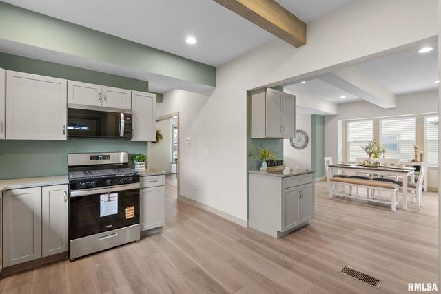 1203 W Locust Street, Davenport, IA 52804