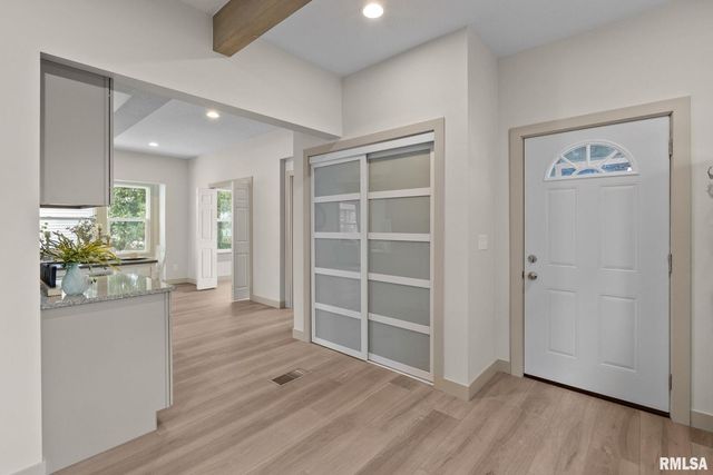 1203 W Locust Street, Davenport, IA 52804