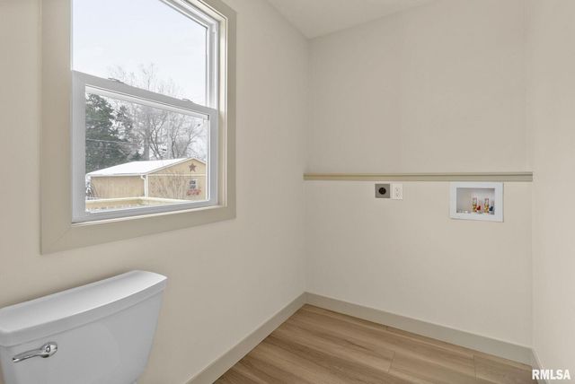 1203 W Locust Street, Davenport, IA 52804