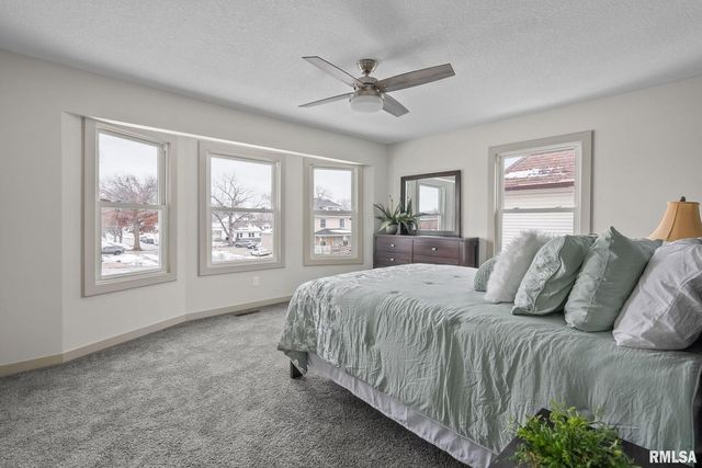 1203 W Locust Street, Davenport, IA 52804