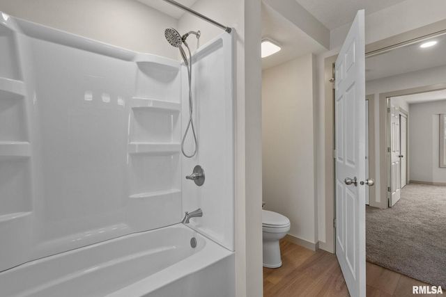 1203 W Locust Street, Davenport, IA 52804