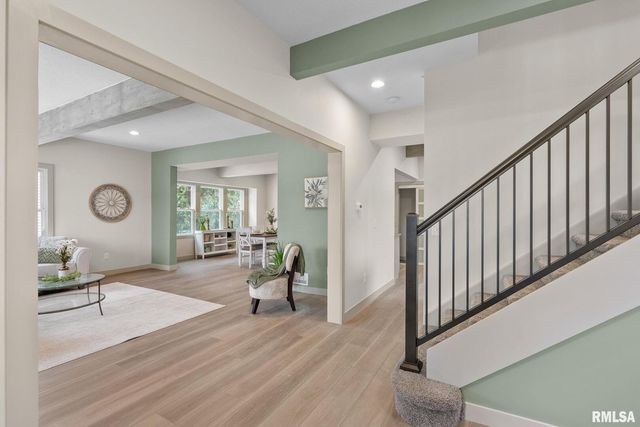 1203 W Locust Street, Davenport, IA 52804