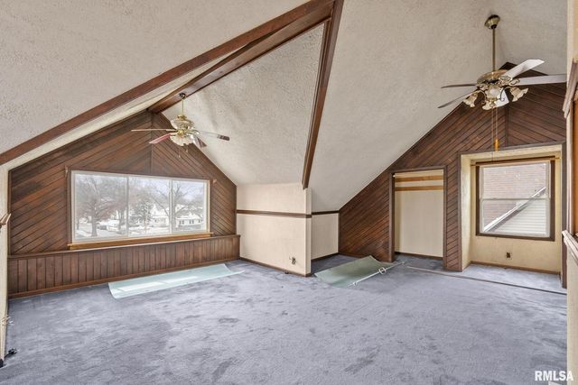 1203 W Locust Street, Davenport, IA 52804