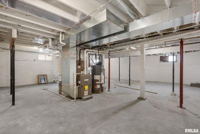 1203 W Locust Street, Davenport, IA 52804