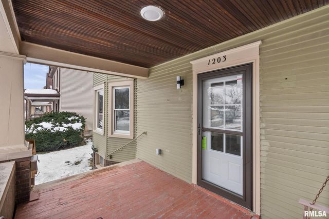 1203 W Locust Street, Davenport, IA 52804