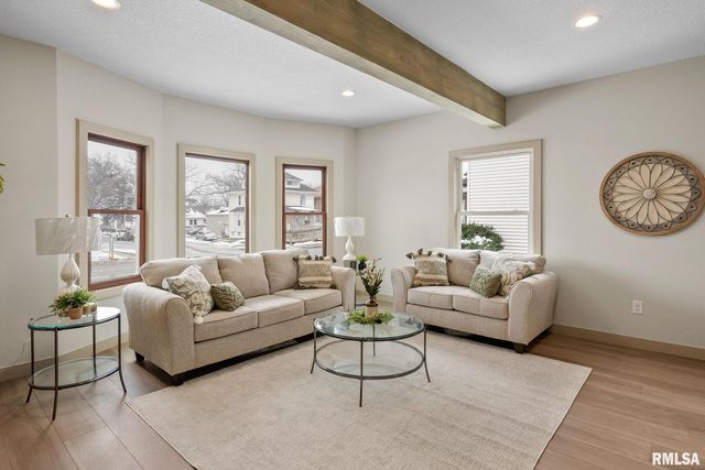 1203 W Locust Street, Davenport, IA 52804