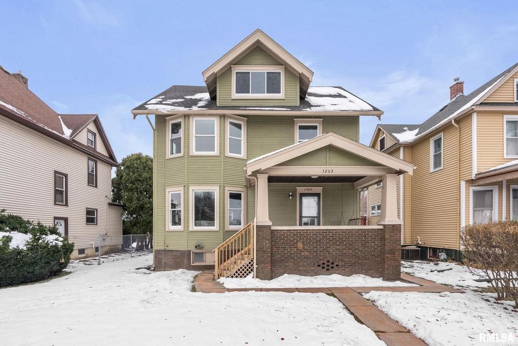 1203 W Locust Street, Davenport, IA 52804