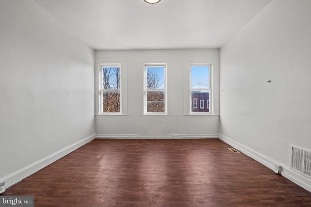 220 N LUZERNE AVE, Baltimore, MD 21224