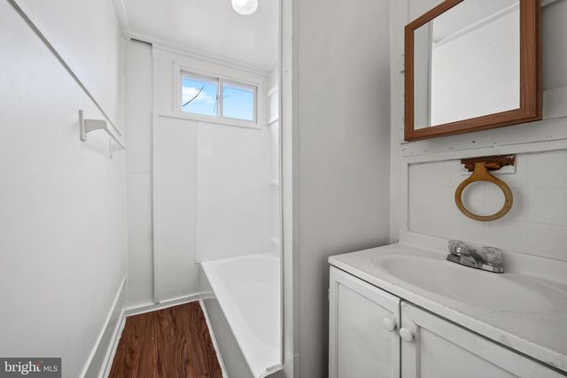 220 N LUZERNE AVE, Baltimore, MD 21224