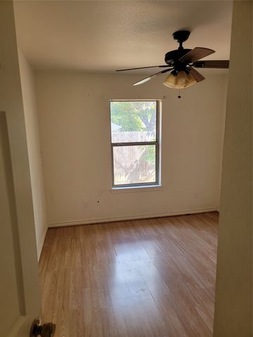 4904 Saddleback Road, Arlington, TX 76017