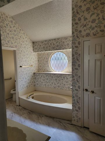 4904 Saddleback Road, Arlington, TX 76017