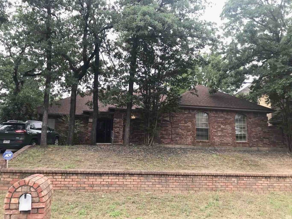 4904 Saddleback Road, Arlington, TX 76017