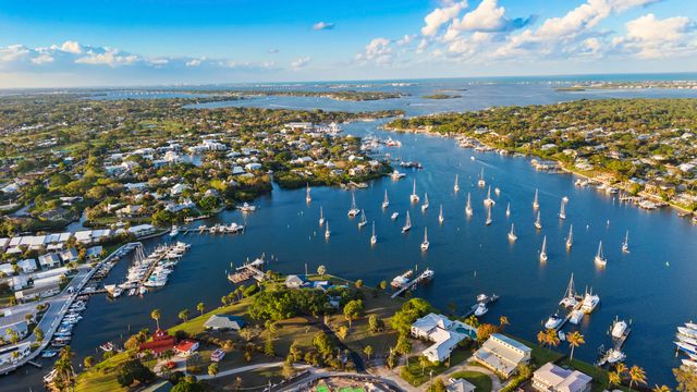 4176 SE Fairway Court, Stuart, FL 34997