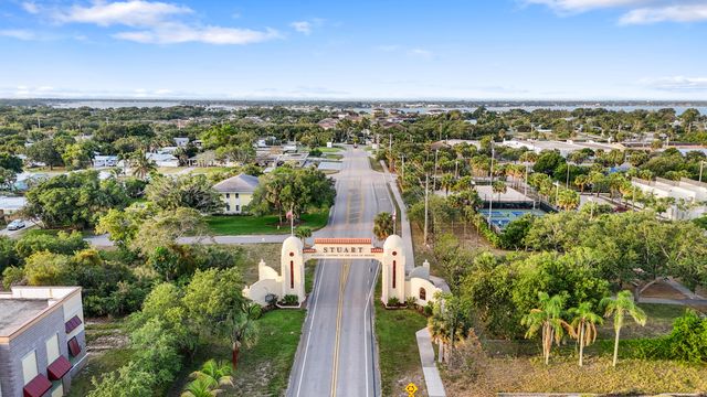 4176 SE Fairway Court, Stuart, FL 34997