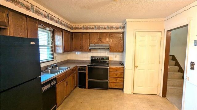 1209 SW Madison Street, Lee's Summit, MO 64081