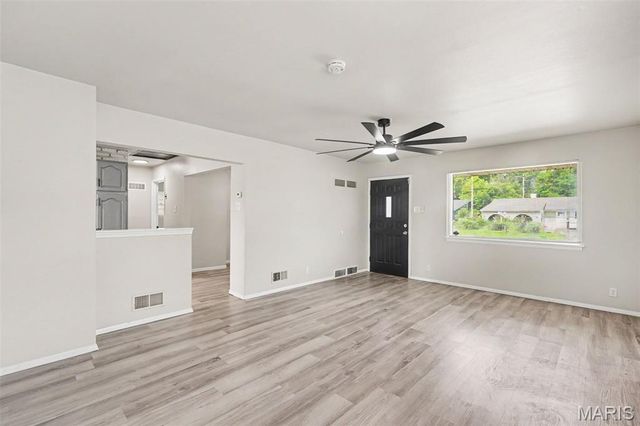 10512 Durness Drive, St Louis, MO 63137