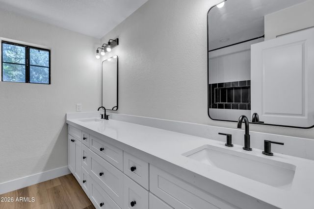 21406 S Greenfield Road, Gilbert, AZ 85298