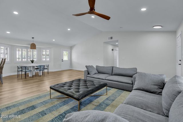 21406 S Greenfield Road, Gilbert, AZ 85298