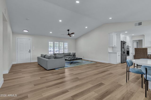 21406 S Greenfield Road, Gilbert, AZ 85298