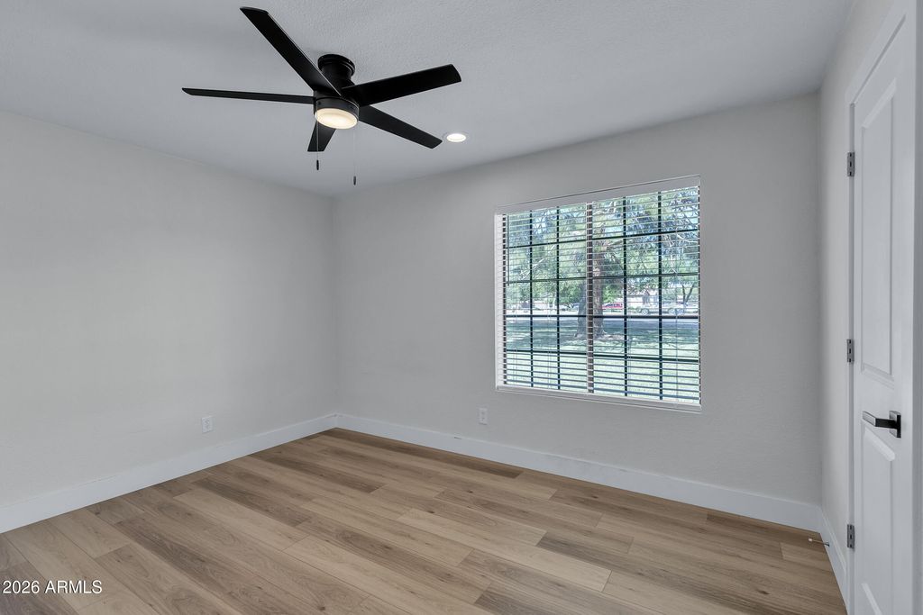 Image 15 of property listing at 21406 S Greenfield Road, Gilbert, AZ 85298