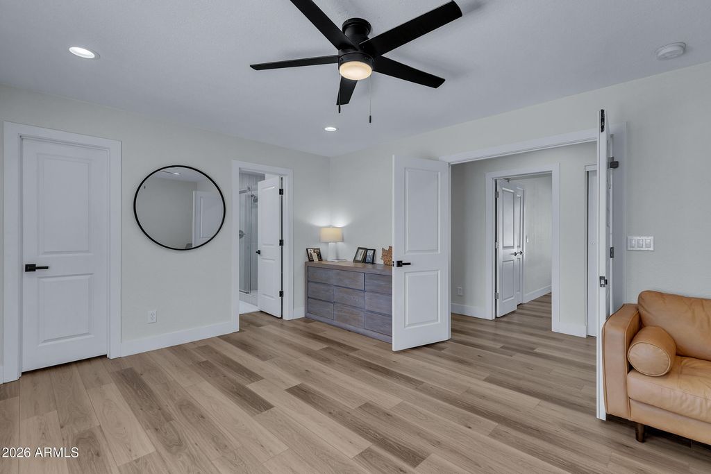 Image 20 of property listing at 21406 S Greenfield Road, Gilbert, AZ 85298
