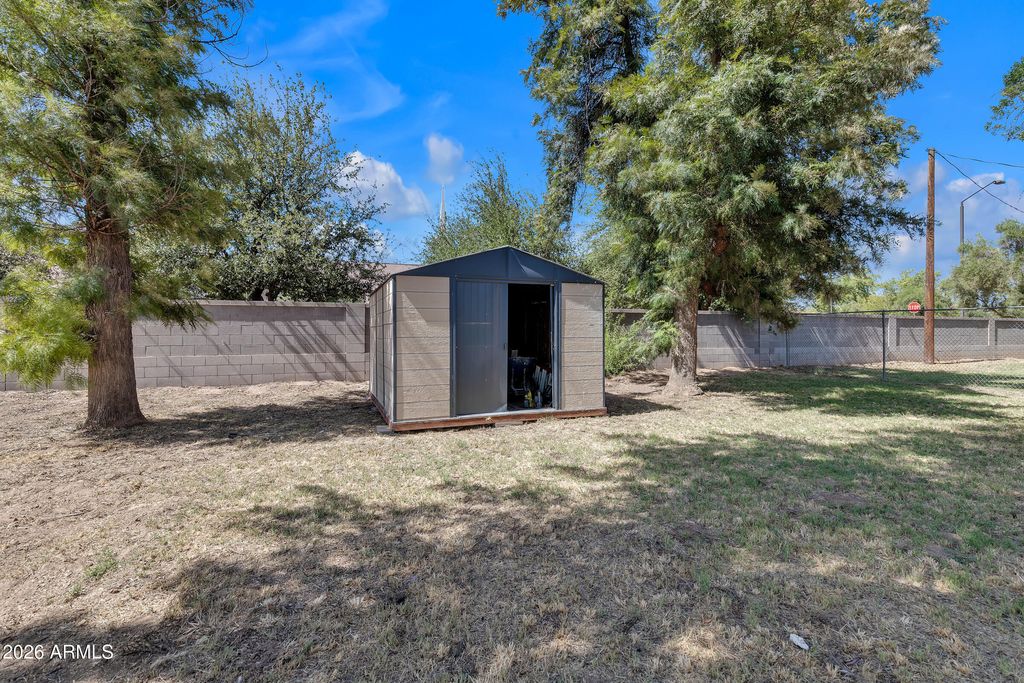 Image 27 of property listing at 21406 S Greenfield Road, Gilbert, AZ 85298