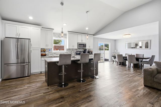 32 Edison Street, Bayville, NJ 08721