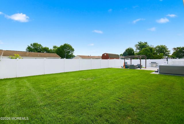 32 Edison Street, Bayville, NJ 08721