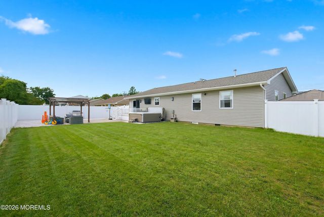 32 Edison Street, Bayville, NJ 08721