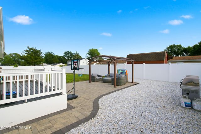 32 Edison Street, Bayville, NJ 08721