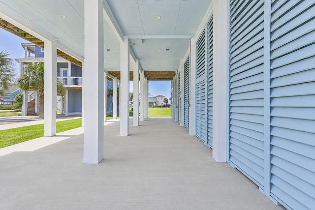 25027 Intrepid Lane, Galveston, TX 77554
