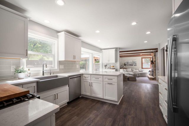 1600 Constitution DRIVE, Brookfield, WI 53045