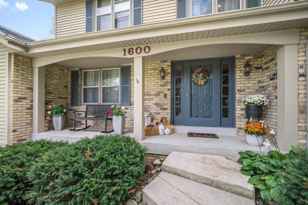1600 Constitution DRIVE, Brookfield, WI 53045