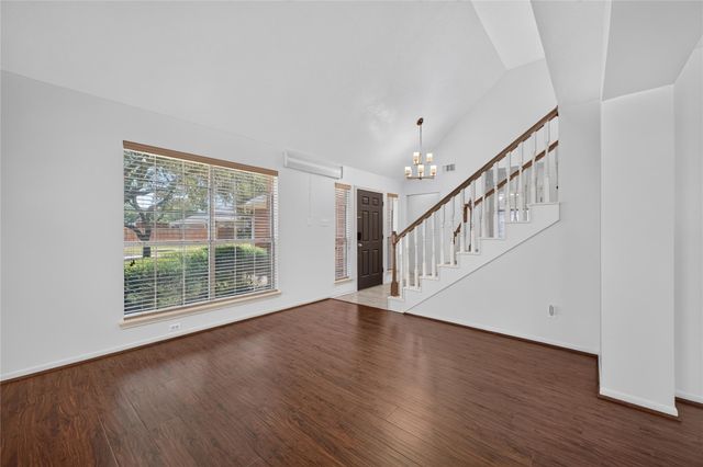 102 Lissa Lane, Sugar Land, TX 77479