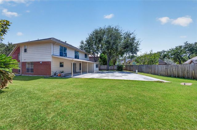102 Lissa Lane, Sugar Land, TX 77479