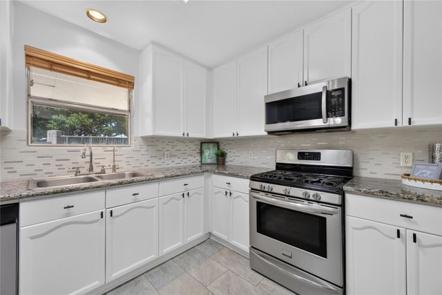 102 Lissa Lane, Sugar Land, TX 77479