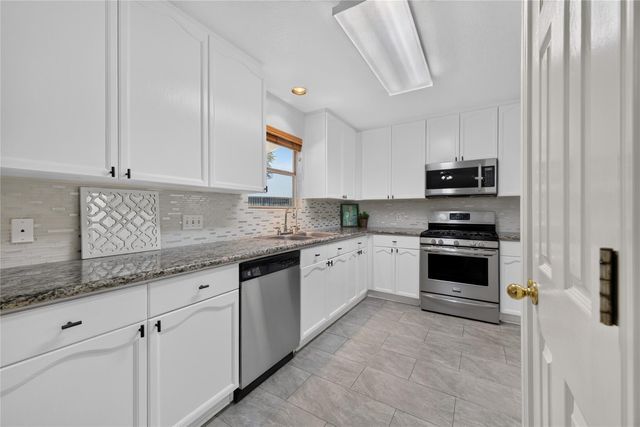 102 Lissa Lane, Sugar Land, TX 77479