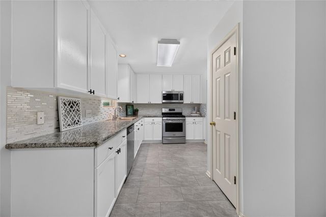 102 Lissa Lane, Sugar Land, TX 77479