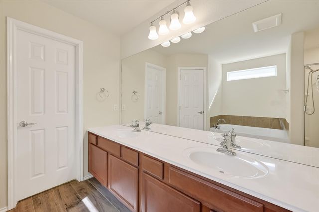 827 Honeysuckle Vine Drive, Rosenberg, TX 77469