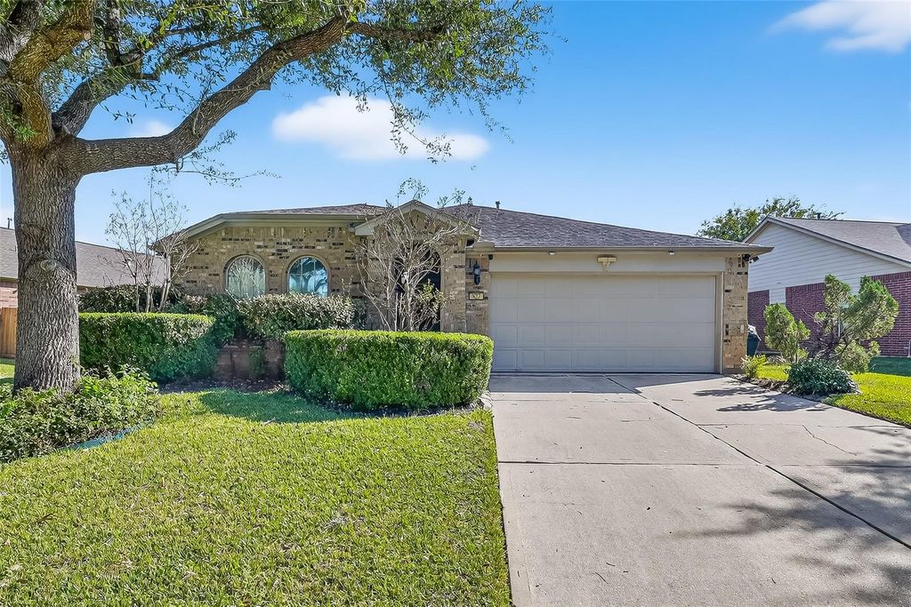 827 Honeysuckle Vine Drive, Rosenberg, TX 77469