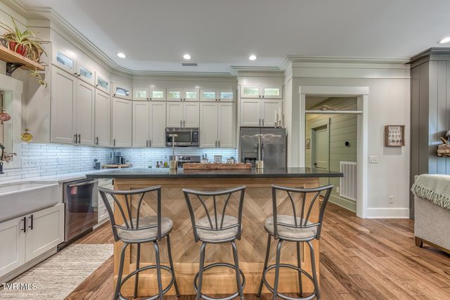 112 Spice Hollow Road, Johnson City, TN 37604
