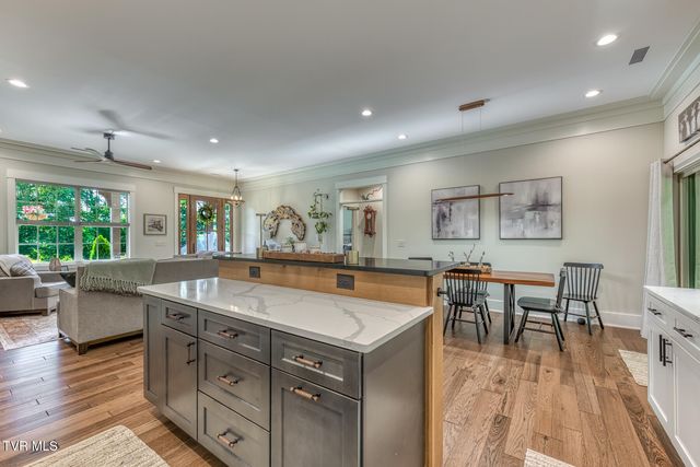 112 Spice Hollow Road, Johnson City, TN 37604