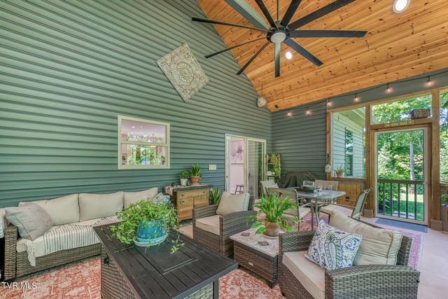 112 Spice Hollow Road, Johnson City, TN 37604