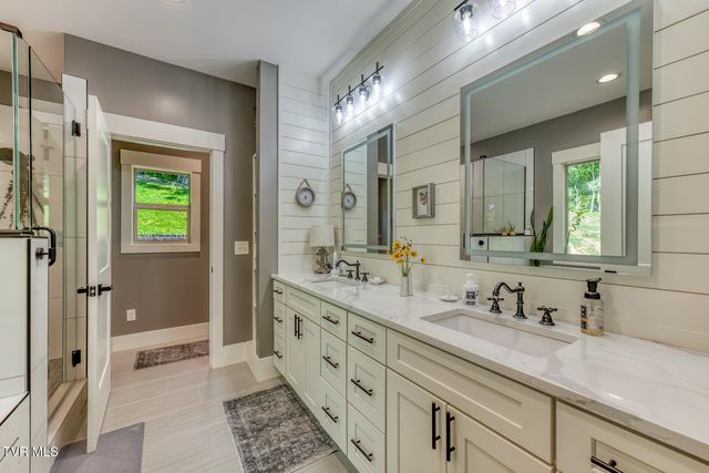 112 Spice Hollow Road, Johnson City, TN 37604