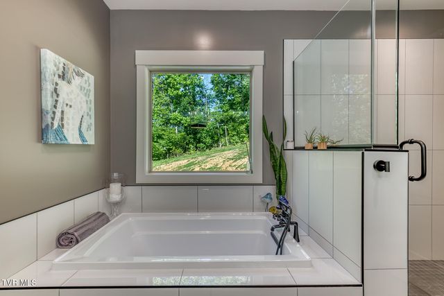 112 Spice Hollow Road, Johnson City, TN 37604