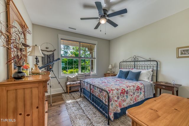 112 Spice Hollow Road, Johnson City, TN 37604