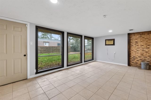 15353 Arrowhead Bend, Willis, TX 77378