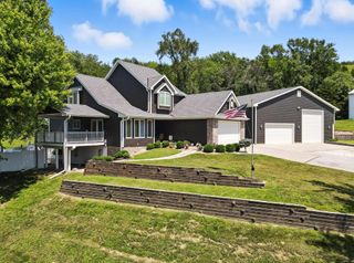 106 SHARON Drive, Crescent, IA 51526