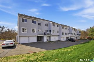 142 Staffordshire Commons Drive 142, Wallingford, CT 06492
