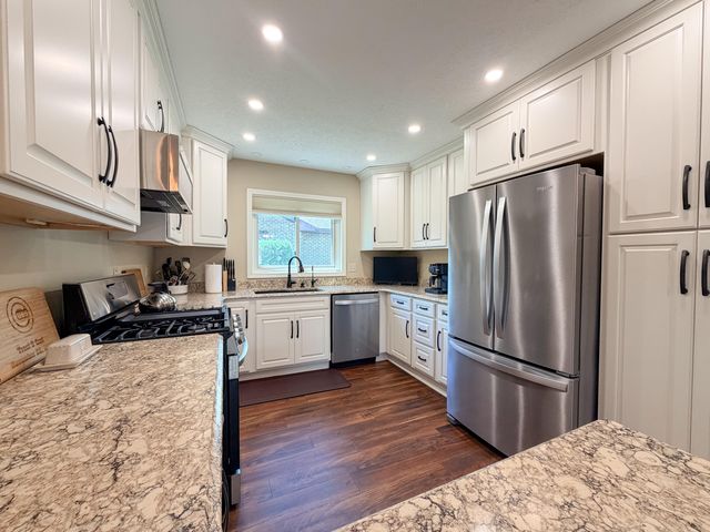 125 Regency Pkwy, La Porte, IN 46350